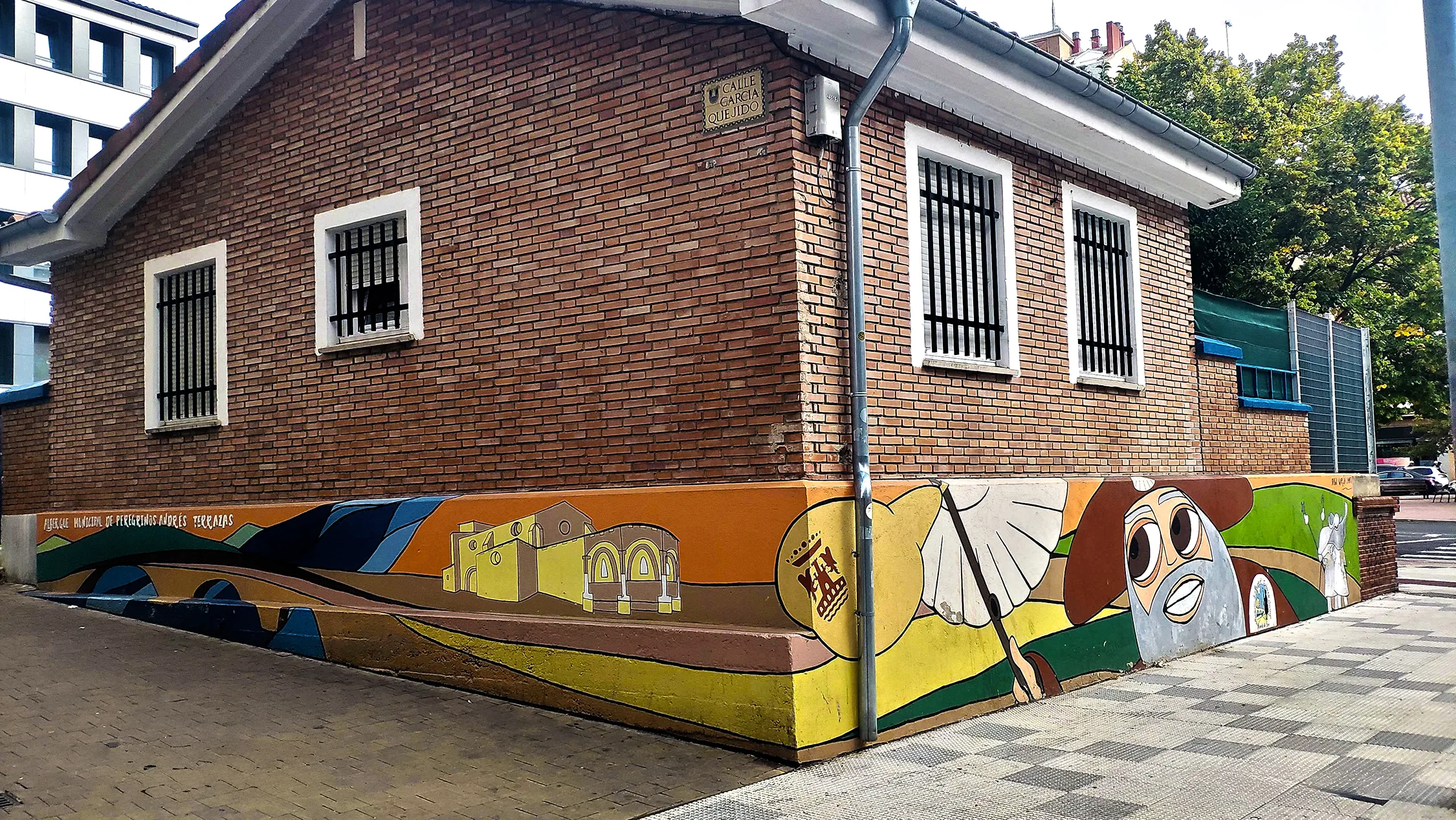 Albergue municipal andres terrazas. trasera